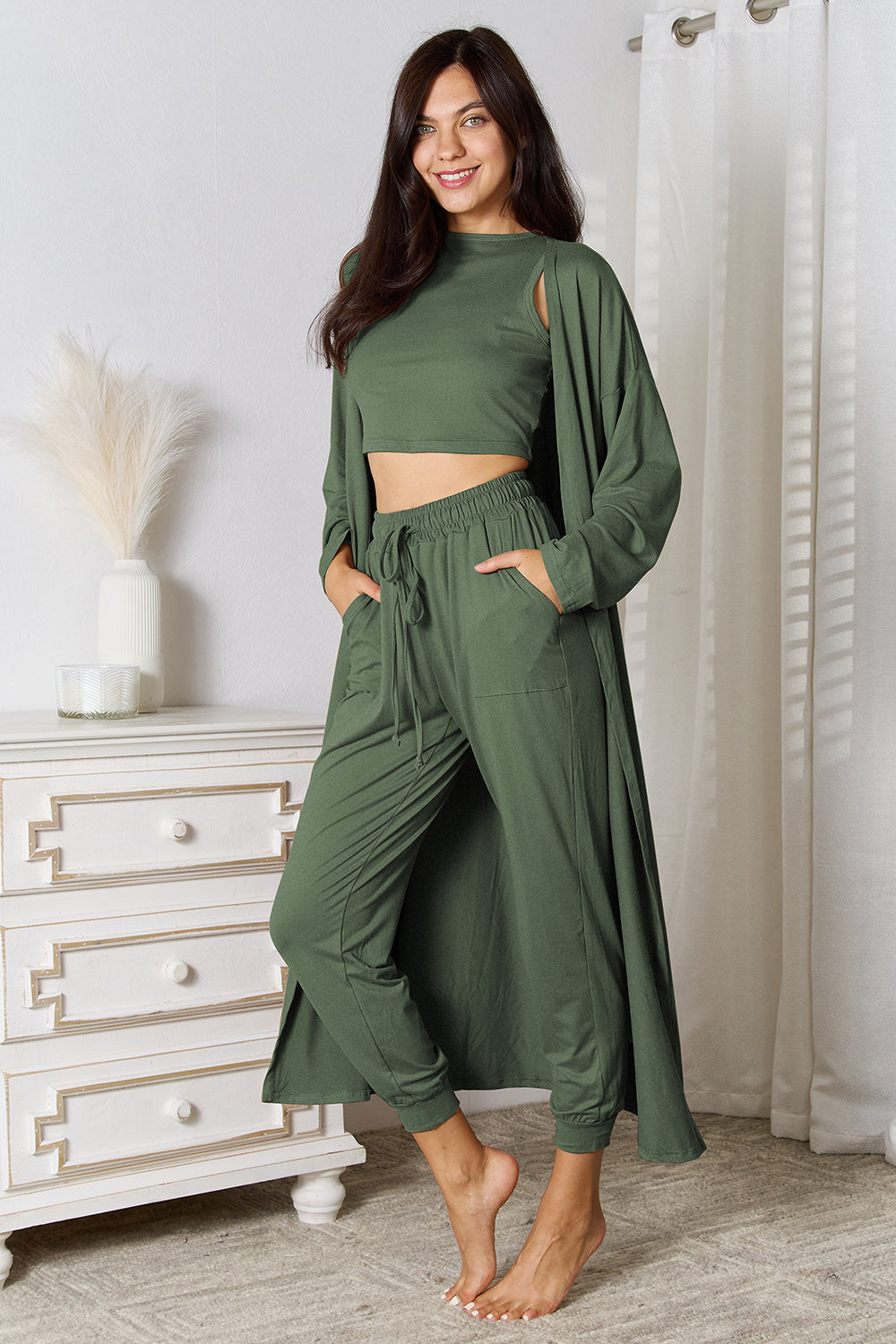 Conjunto de camiseta de tirantes, pantalón y cárdigan con bolsillos
