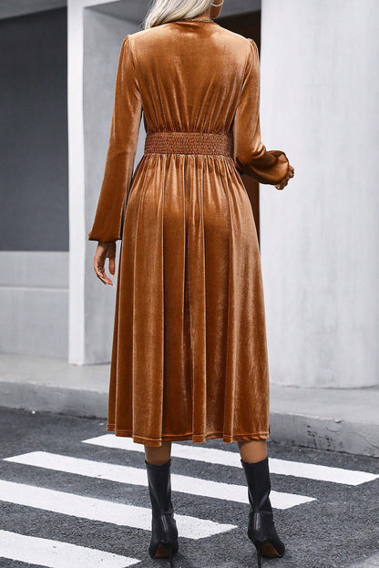Vestido midi fruncido con mangas abullonadas y cruzado