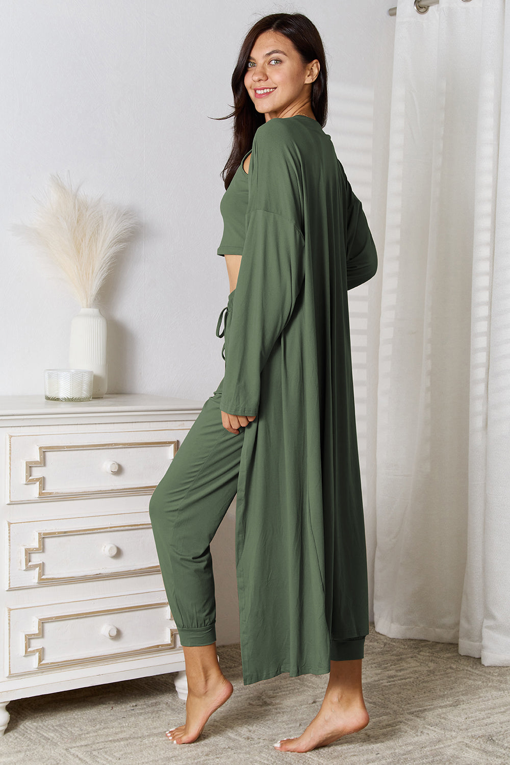 Conjunto de camiseta de tirantes, pantalón y cárdigan con bolsillos