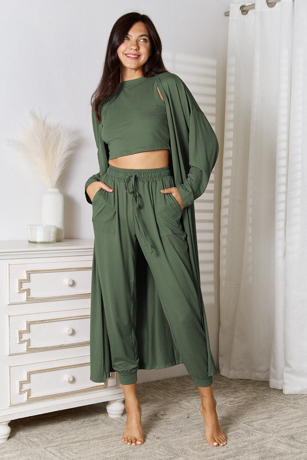Conjunto de camiseta de tirantes, pantalón y cárdigan con bolsillos