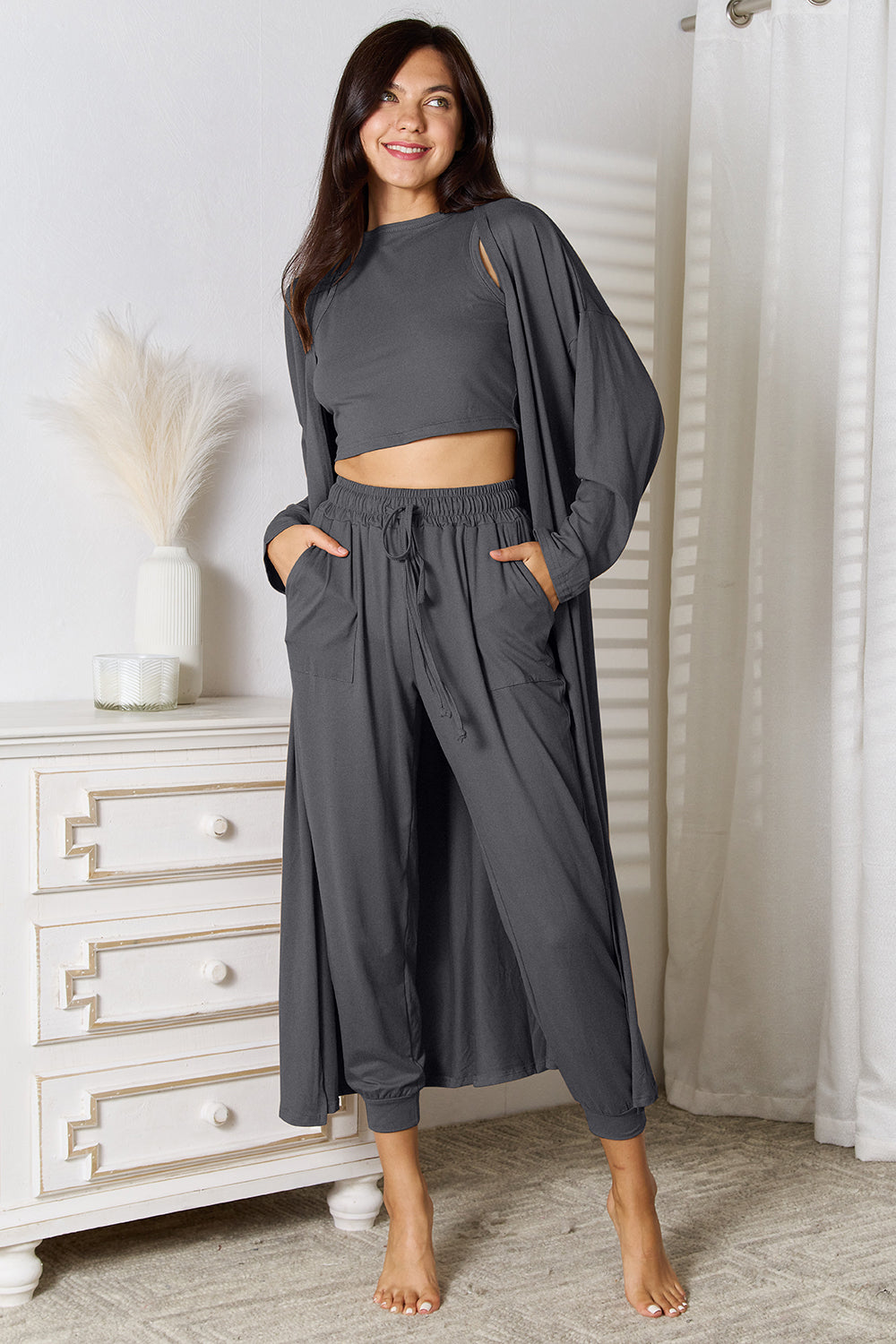 Conjunto de camiseta de tirantes, pantalón y cárdigan con bolsillos
