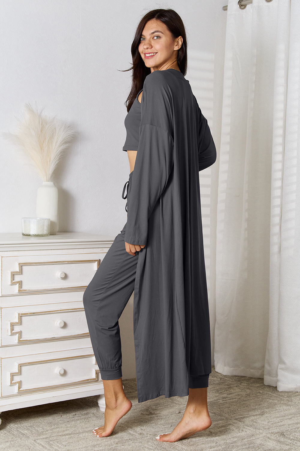 Conjunto de camiseta de tirantes, pantalón y cárdigan con bolsillos
