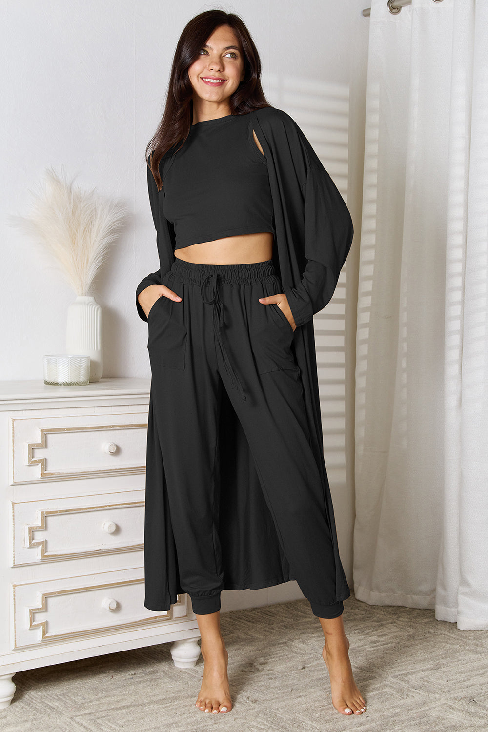 Conjunto de camiseta de tirantes, pantalón y cárdigan con bolsillos